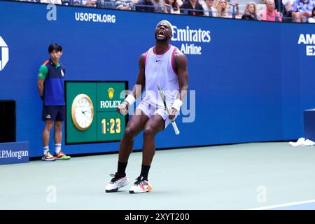 Flushing Meadows, US Open : Frances Tiafoe, États-Unis. 30 août 2024. Célèbre un point lors de sa victoire au troisième tour contre Ben Shelton, compatriote, à l'US Open. Crédit : Adam Stoltman/Alamy Live News Banque D'Images