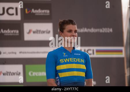 PAL Arinsal, Andorre : août 30 2024 : Jenny Rissveds de SUÈDE célèbre sur le podium pour célébrer les Championnats du monde de VTT UCI CRO Banque D'Images