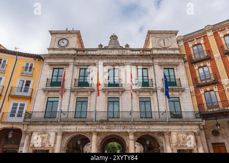 Burgos, Espagne. 14 août 2024. Extérieur de l'hôtel de ville situé sur la Plaza Mayor Banque D'Images