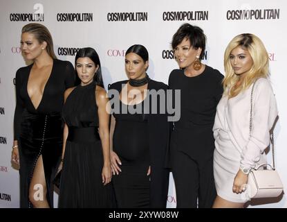 Khloe Kardashian, Kourtney Kardashian, Kim Kardashian, Kris Jenner et Kylie Jenner à l'occasion du 50th anniversaire du magazine Cosmopolitan qui s'est tenu à l'Ysabel Banque D'Images