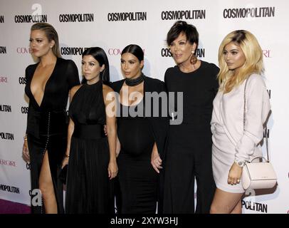 Khloe Kardashian, Kourtney Kardashian, Kim Kardashian, Kris Jenner et Kylie Jenner à l'occasion du 50th anniversaire du magazine Cosmopolitan qui s'est tenu à l'Ysabel Banque D'Images