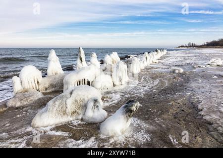 Hiver sur la côte de la mer Baltique Banque D'Images