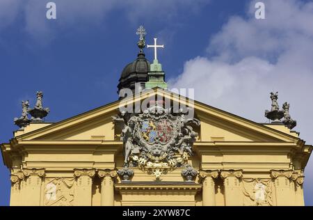 Europe, Allemagne, Bavière, Munich, Odeonsplatz, église théatine à partir de 1663, St Cajetan, fondateur de l'ordre théatin, pignon, décoration figurative et manteau Banque D'Images