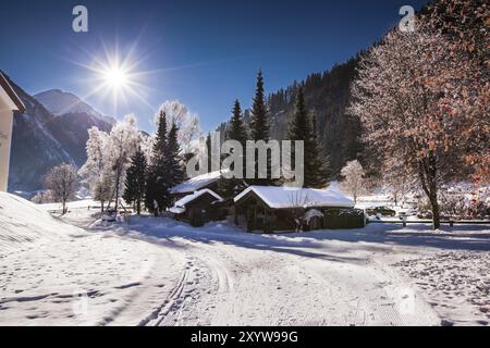 Cabane de montagne enneigée Banque D'Images