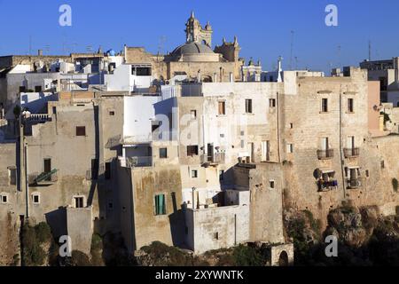 Polignano a Mare Ville côtière en Italie Banque D'Images