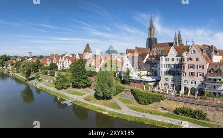 Vue aérienne, panorama de la vieille ville d'Ulm avec le Danube et la cathédrale, Ulm, Bade-Wuerttemberg, Allemagne, Europe Banque D'Images