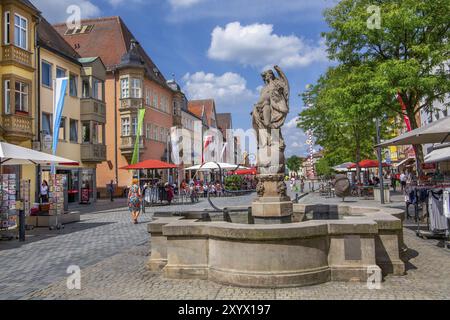 Fontaine Hercule dans la zone piétonne Maximilianstrasse dans la vieille ville, Bayreuth, haute-Franconie, Franconie, Bavière, Allemagne, Europe Banque D'Images