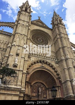 Portail de l'église épiscopale Cathédrale des Saints de Sainte-Marie dans la ville portuaire Palma de Majorque île capitale des Baléares Majorque, Palma de Maj Banque D'Images