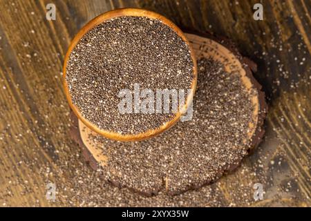 graines de chia pour une alimentation saine, un grand nombre de graines de chia à ajouter aux yaourts, desserts et autres produits alimentaires Banque D'Images