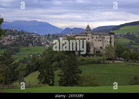 Château Proesels avec Voels am Schlern Banque D'Images