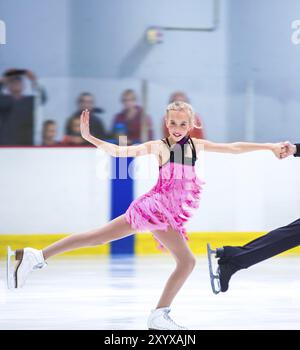 BERLIN, ALLEMAGNE, 11 OCTOBRE : Julia Albrecht et Aleksandar Bulatovic au concours de danse sur glace le 11 octobre 2014 à Berlin, Allemagne. Plages Banque D'Images