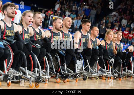 Paris, France. 31 août 2024. Paralympiques, Paris 2024, rugby en fauteuil roulant, Arena champ de mars, Groupe A, tour préliminaire, Allemagne - USA, l'équipe nationale allemande chante l'hymne national. Crédit : Julian Stratenschulte/dpa/Alamy Live News Banque D'Images