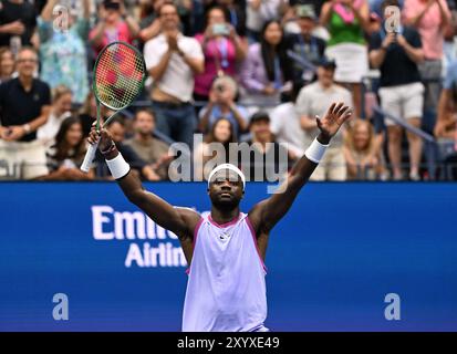 Flushing NY, États-Unis. 30 août 2024. **PAS DE JOURNAUX de New York** Frances Tiafoe réagit après avoir battu Ben Shelton lors de l'US Open 2024 au Centre national de Tennis Billie Jean King de l'USTA le 30 août 2024 à Flushing Queens. Crédit : Mpi04/Media Punch/Alamy Live News Banque D'Images