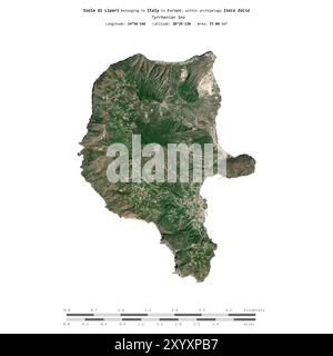 Isola di Lipari dans la mer Tyrrhénienne, appartenant à l'Italie, isolé sur une image satellite prise le 25 août 2023, avec une échelle de distance Banque D'Images