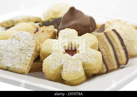 Sélection de biscuits de Noël sur une assiette Banque D'Images