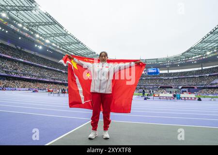 Paris, France. 31 août 2024. Zhao Yuping, de Chine, célèbre après avoir remporté la finale F13 du lancer de javelot féminin en para athlétisme aux Jeux paralympiques de Paris 2024 à Paris, France, le 31 août 2024. Zhao Yuping a remporté le titre de l'événement et a établi un nouveau record du monde du lancer de javelot féminin F12 de 47,06 mètres. Crédit : Huang Wei/Xinhua/Alamy Live News Banque D'Images