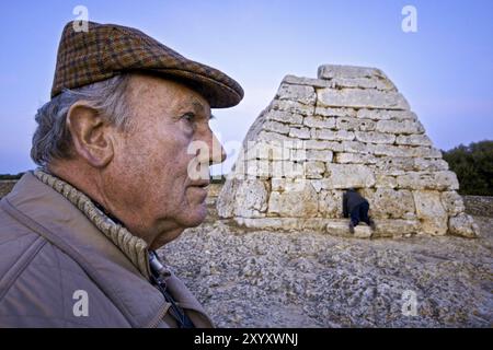 Naveta des Tudons, monumento funerario colectivo (1000 a.c.) Ciutadella.Menorca.Islas Baleares. Espana Banque D'Images