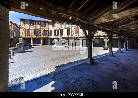 Place centrale de Lautrec Village, Tarn, France, Europe Banque D'Images