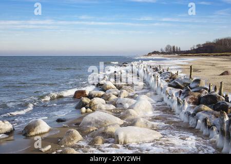 Hiver sur la côte de la mer Baltique Banque D'Images