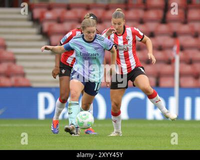 Southampton, Royaume-Uni. 31 août 2024. Southampton, Angleterre, août 31 2024 : Kim Little (10 Arsenal) protège le ballon lors du match amical de pré-saison entre Southampton et Arsenal au St Marys Stadium de Southampton, en Angleterre. (Jay Patel/SPP) crédit : photo de presse sportive SPP. /Alamy Live News Banque D'Images