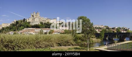 Pont Vieux y catedral de Saint-Nazaire, siglo XIII-XIV, Béziers, departamento de Herault, region de Languedoc-Rosellon, Francia, Europa Banque D'Images