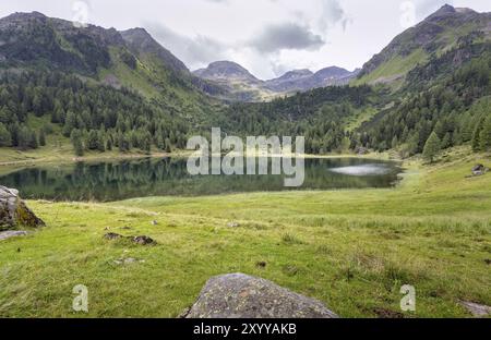 Le lac Duisitzkarsee dans le Schladminger Tauern, Styrie, en été Banque D'Images