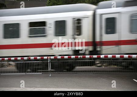 Train roulant avec barrière Banque D'Images