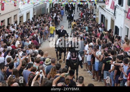 Jaleo, danse traditionnelle avec des chevaux, originaire du XIVe siècle, festivals de Sant Bartomeu, Ferreries, Minorque, îles baléares, Espagne, Europ Banque D'Images