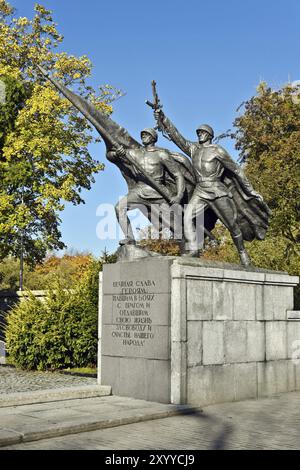 Composition sculpturale Victory. Complexe commémoratif des 1200 gardiens, Kaliningrad (Koenigsberg avant 1946), Russie, Europe Banque D'Images