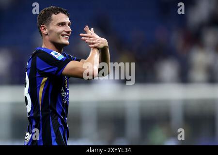 Milan, Italie. 30 août 2024. Benjamin Pavard du FC Internazionale célèbre à la fin de la Serie A match de football entre le FC Internazionale et Atalanta BC au Stadio Giuseppe Meazza le 30 août 2024 à Milan Italie . Crédit : Marco Canoniero/Alamy Live News Banque D'Images