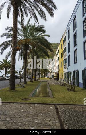 Ponta do Sol bâtiments colorés à Madère Banque D'Images