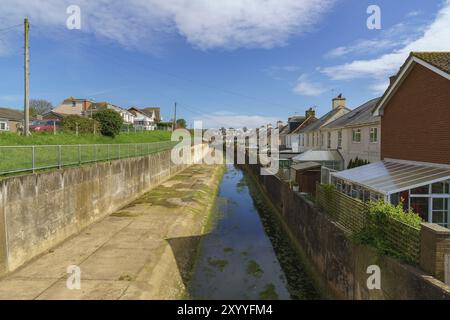 Exmouth, Devon, Royaume-Uni, 18 avril 2017 : maisons au ruisseau Withycome Banque D'Images