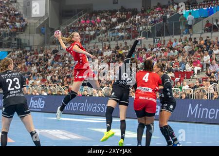 Duesseldorf, Deutschland. 31 août 2024. Sabrina Troester (tus Metzingen, #7) beim Sprungwurf HB Ludwigsburg v. tus Metzingen, Handball, Handball Super Cup 2024, 2024/25, 31.08.2024 Foto : Eibner-Pressefoto/Gerhard Wingender crédit : dpa/Alamy Live News Banque D'Images