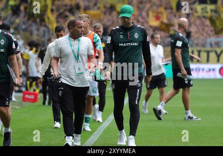 31.08.2024, wohninvest Weserstadion, Brême, GER, 1.FBL SV Werder Brême v. Borussia Dortmund im Bild/Picture shows Halbzeitpause. 0:0 Co-Trainer Tom Cichon (Werder Brême) und Trainer Ole Werner (Werder Brême) Foto © nordphoto GmbH/Tauchnitz LA RÉGLEMENTATION DFB INTERDIT TOUTE UTILISATION DE PHOTOGRAPHIES COMME SÉQUENCES D'IMAGES ET/OU QUASI-VIDÉO. Banque D'Images