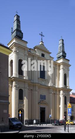 Église Saint François. Une des nombreuses églises importantes dans les rues étroites de la vieille ville de Varsovie, Pologne, Europe Banque D'Images