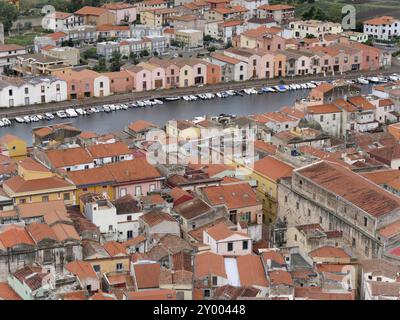 Bosa est une municipalité de la province d'Oristano à l'ouest de l'île méditerranéenne italienne de Sardaigne Banque D'Images