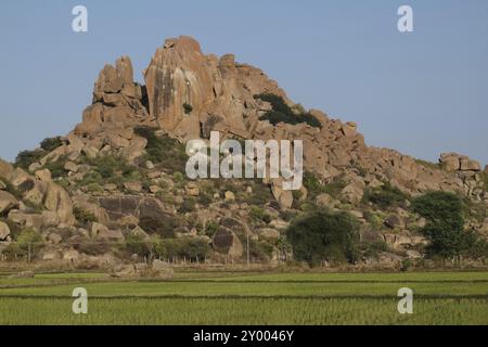 Belle montagne de granit à Hampi, Inde, Asie Banque D'Images