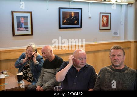 Classe ouvrière conservatrice. Le club conservateur dans la circonscription de Kettering. Photographies des premiers ministres conservateurs, Boris Johnson, Winston Churchill, Margaret Thatcher accrochées au mur. Rothwell, Northamptonshire, Angleterre 5 juin 2023 2020s Royaume-Uni HOMER SYKES Banque D'Images