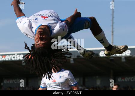 Barrow's Neo Eccleston célèbre son but lors du match de Sky Bet League 2 entre Harrogate Town et Barrow à Wetherby Road, Harrogate le samedi 31 août 2024. (Photo : Michael Driver | mi News) crédit : MI News & Sport /Alamy Live News Banque D'Images