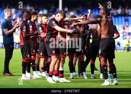 Les joueurs de Bournemouth célèbrent leur victoire après le coup de sifflet final du match de premier League à Goodison Park, Liverpool. Date de la photo : samedi 31 août 2024. Banque D'Images