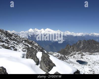 Sur le chemin du pic Suriya, Népal, Asie Banque D'Images