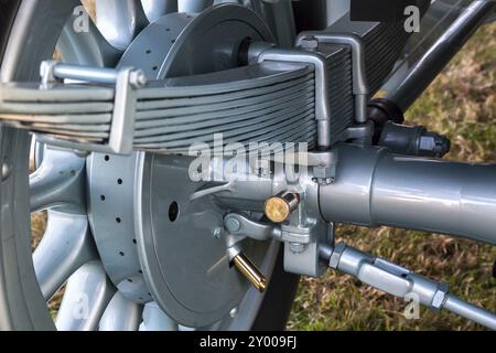 Gros plan suspension arrière et carter de frein sur Rolls Royce Silver Dawn 1908 Banque D'Images