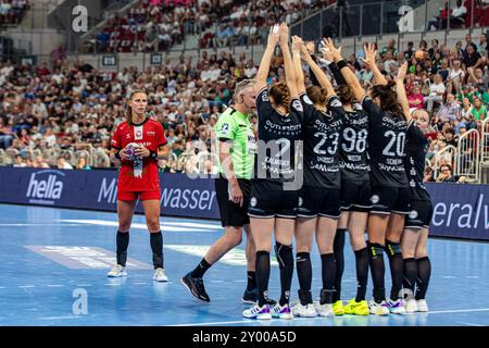 Duesseldorf, Deutschland. 31 août 2024. Xenia Smits (HB Ludwigsburg, #22) beim Freiwurf HB Ludwigsburg v. tus Metzingen, Handball, Handball Super Cup 2024, 2024/25, 31.08.2024 Foto : Eibner-Pressefoto/Gerhard Wingender crédit : dpa/Alamy Live News Banque D'Images