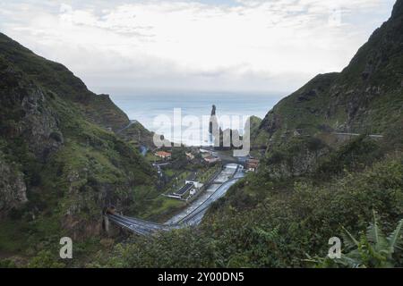 Vue de Ribeira da Janela depuis la montagne de Madère, Portugal, Europe Banque D'Images