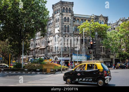 Bâtiment indien de chambres mercantiles dans la région de Colaba de Mumbai Inde. S P Mukherjee Chowk Colaba Causeway Bombay. Rues du vieux Mumbai et la circulation. T Banque D'Images