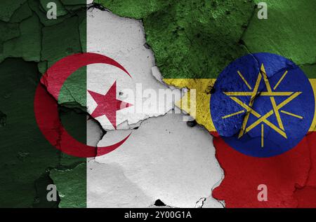 Drapeaux d'Algérie et d'Ethiopie peints sur un mur fissuré Banque D'Images