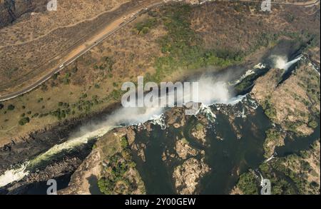 Victoria Falls au Zimbabwe à la sécheresse, aérienne pour la prise d'un hélicoptère Banque D'Images