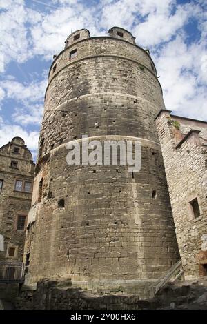 Un château Renaissance de conte de fées se dresse à Kranichfeld sur une colline surplombant le Kranichberg. Construit dans le style roman au 12ème siècle, Banque D'Images