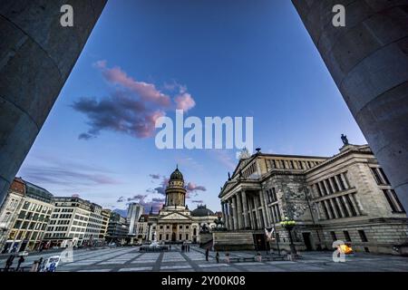 Konzerthaus y Deutscher Dom (Catedral Alemana) . Gendarmenmarkt (Mercado de los gendarmes), Berlin, Alemania Banque D'Images