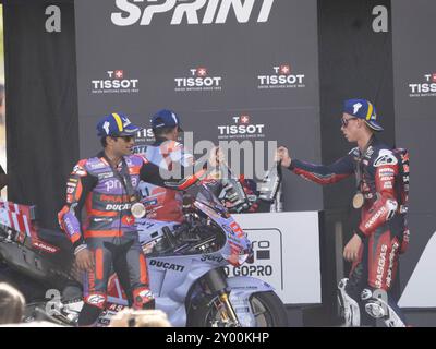 Vainqueur du podium Sprint Race 89 Jorge Martin (Spa-Pramac Racing Ducati) et 31 Pedro Acosta (Spa-GASGAS Factory Racing) lors du Moto Grand Prix GoPro of Aragon Sprint Race MotoGP samedi, MotoGP of Spain sur le circuit Motorland à Alcaniz le 31 août 2024 à Alcaniz, Espagne. Banque D'Images